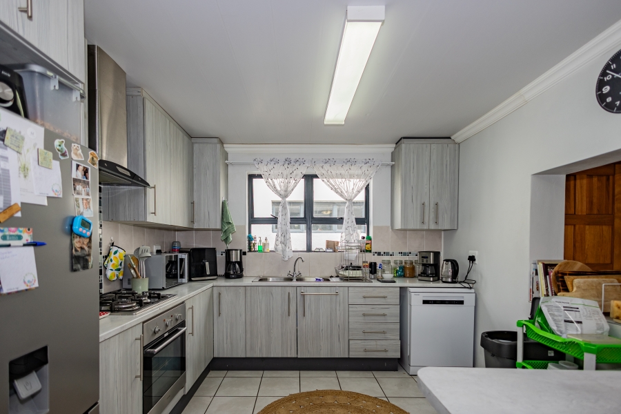 5 Bedroom Property for Sale in Loucharmante Western Cape